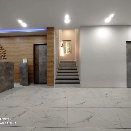 Oyo 80228 Hotel Richa Hālol Exteriér fotografie